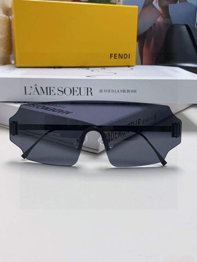 Fendi Sunglasses 821539-1