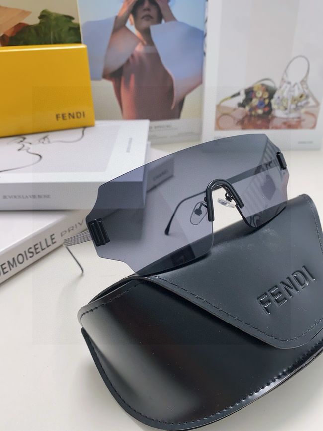 Fendi Sunglasses 821539-1