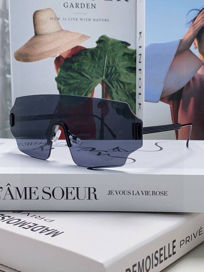 Fendi Sunglasses 821539-1
