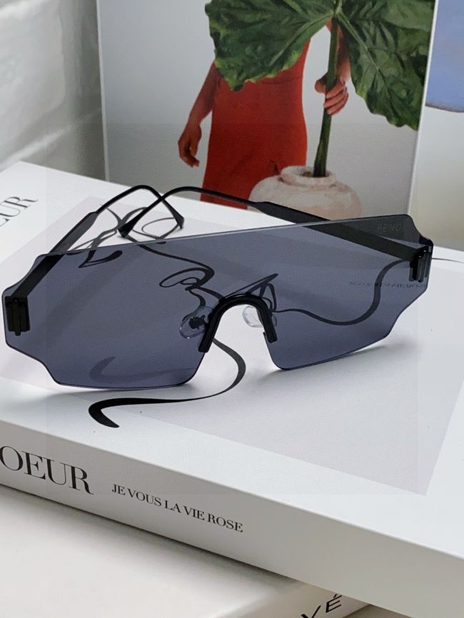 Fendi Sunglasses 821539-1