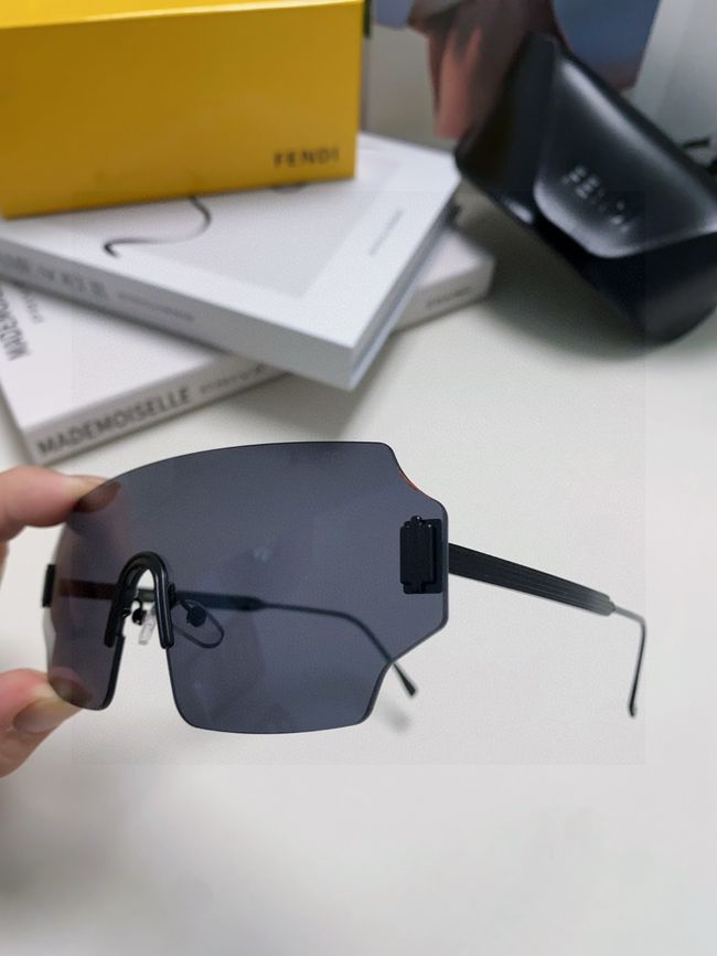 Fendi Sunglasses 821539-1
