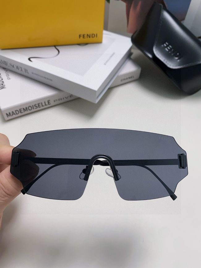 Fendi Sunglasses 821539-1