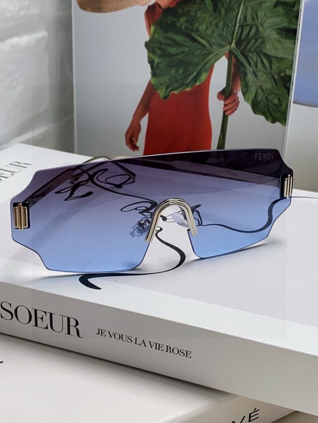 Fendi Sunglasses 821539-3