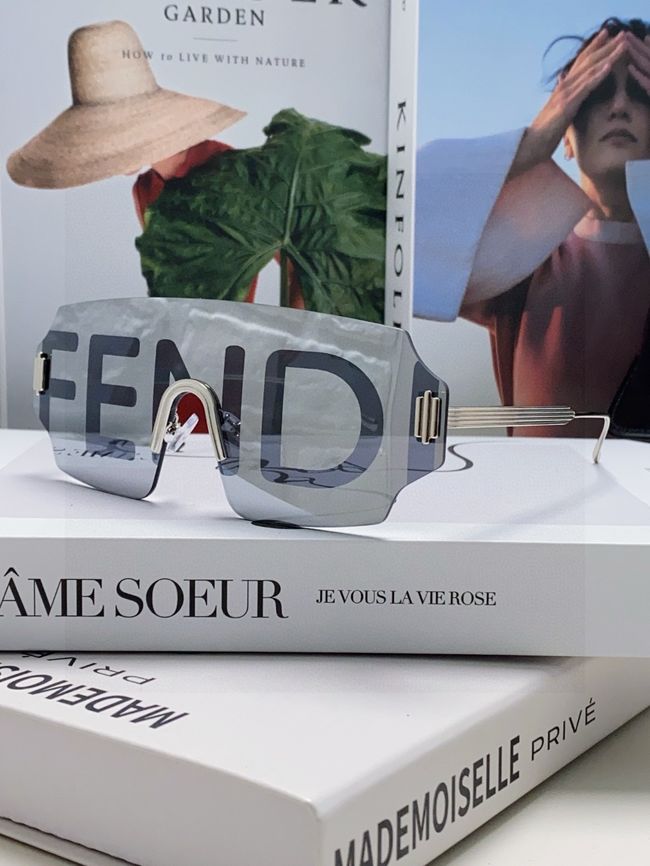 Fendi Sunglasses 821539-4