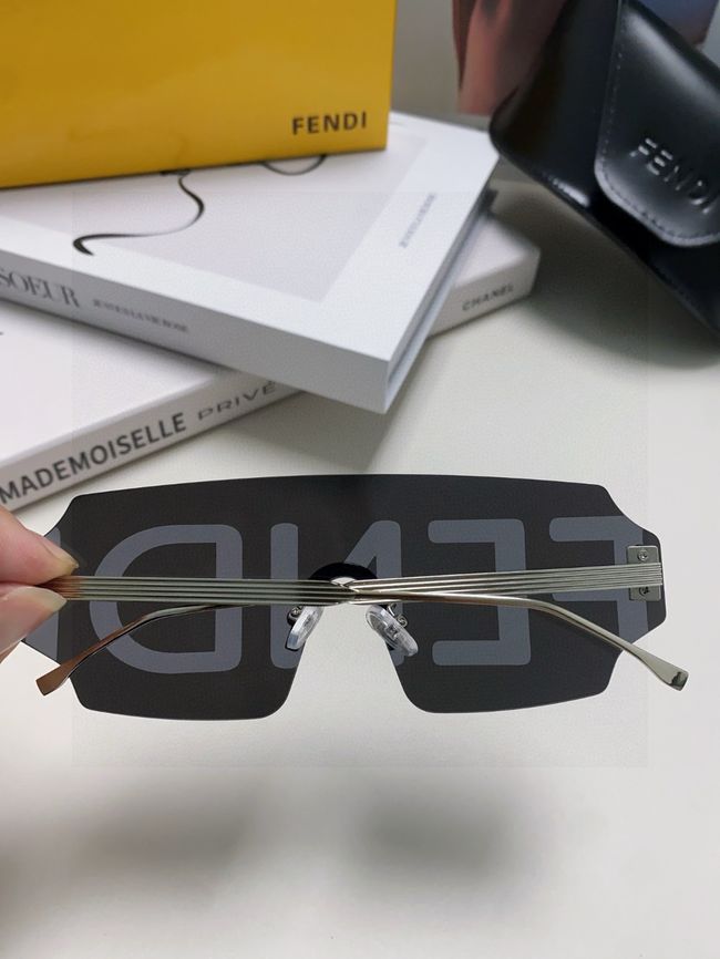 Fendi Sunglasses 821539-4 Fendi Sunglasses 821539-4