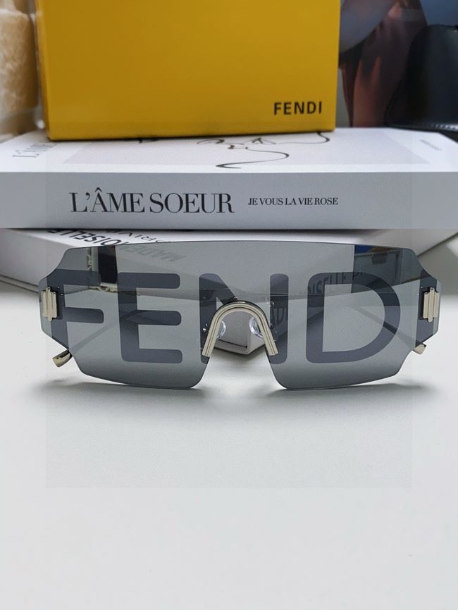 Fendi Sunglasses 821539-4 Fendi Sunglasses 821539-4