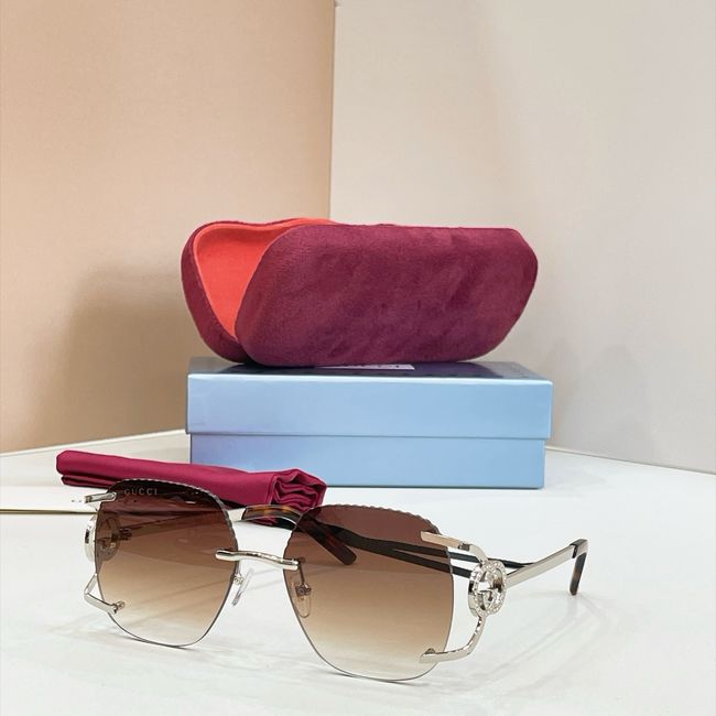 Gucci Sunglasses 821535-4