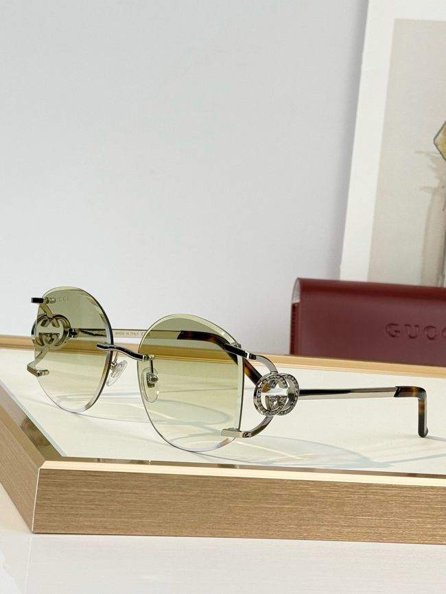 Gucci Sunglasses 821547-3