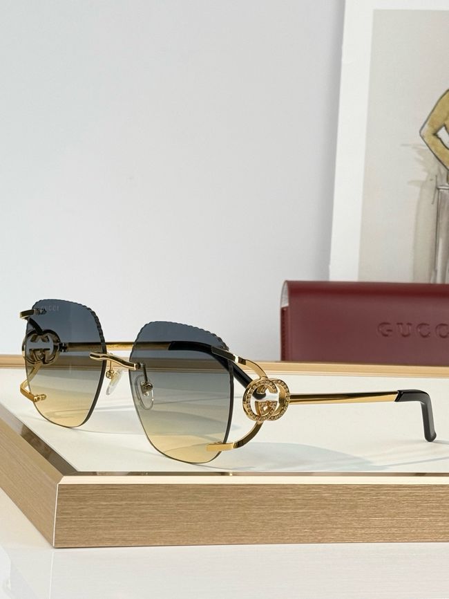 Gucci Sunglasses 821548-3