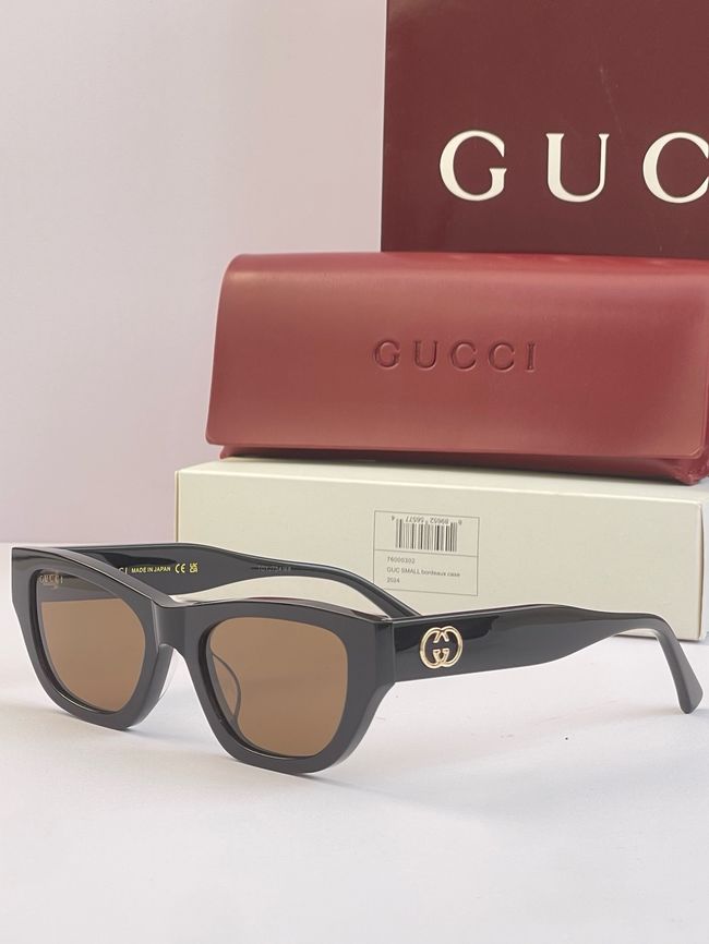 Gucci Sunglasses 821555-4