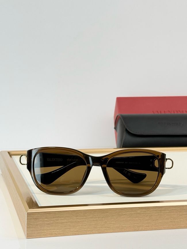 Valentino Sunglasses 821566-9