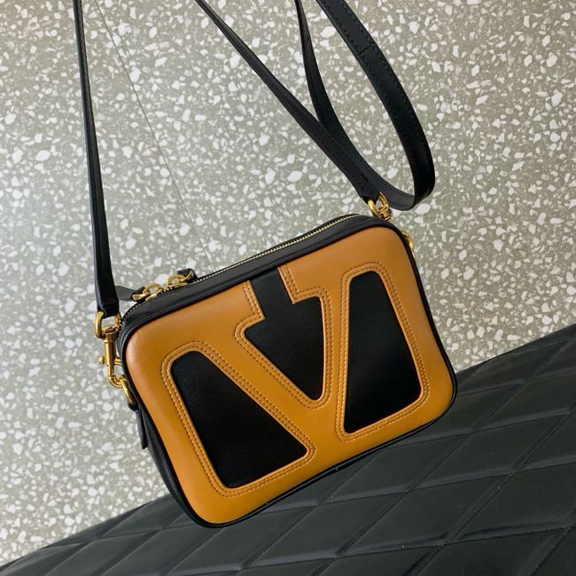 VALENTINO GARAVANI Loco Calf leather bag 0016 black&brown