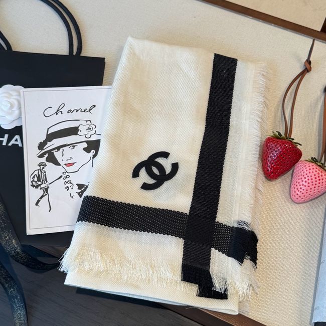Chanel cashmere Shawl B25980