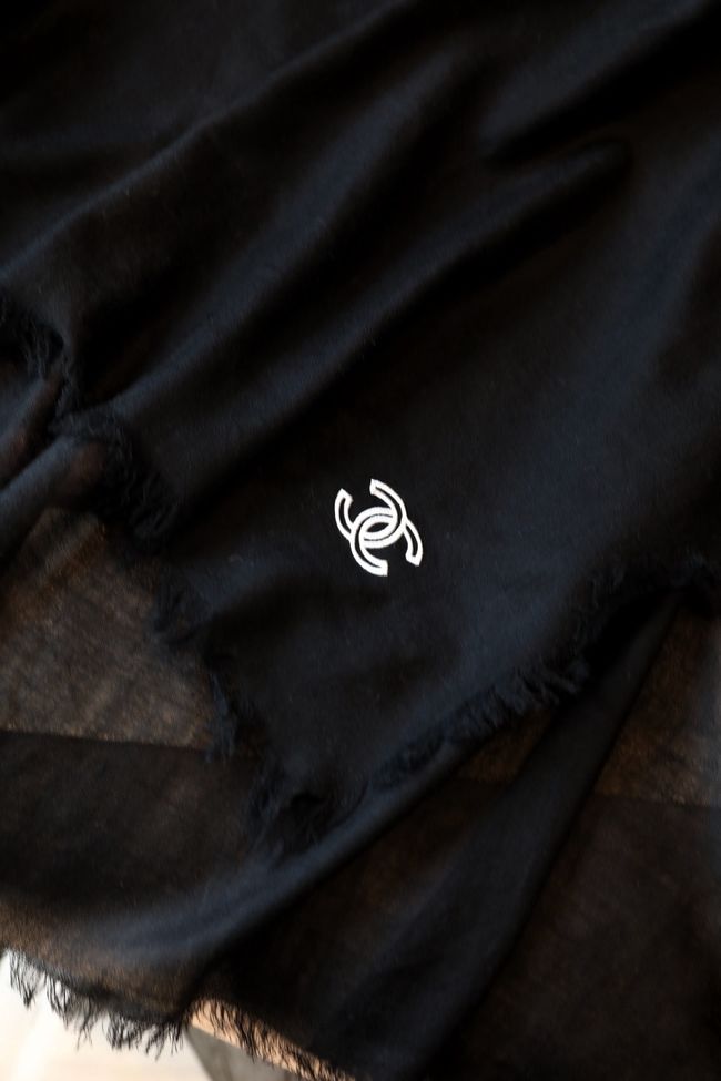 Chanel cashmere scarf B25979-2