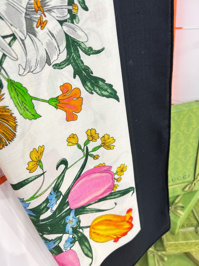 Gucci cashmere Shawl 06392-2
