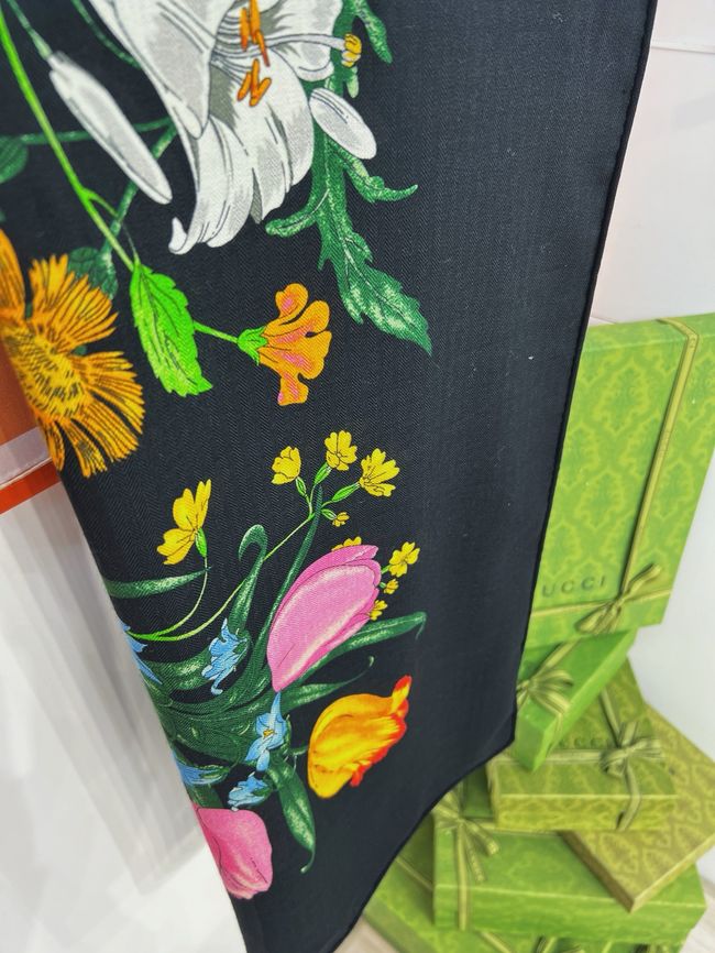 Gucci cashmere Shawl 06392-3