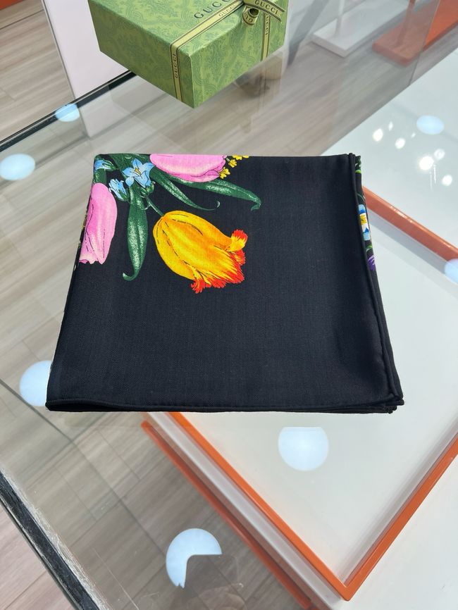 Gucci cashmere Shawl 06392-3