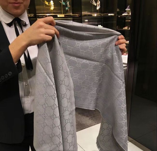 Gucci cashmere scarf 06390-7