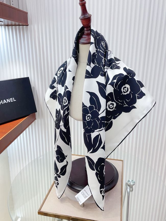 Chanel silk scarf B25987-1