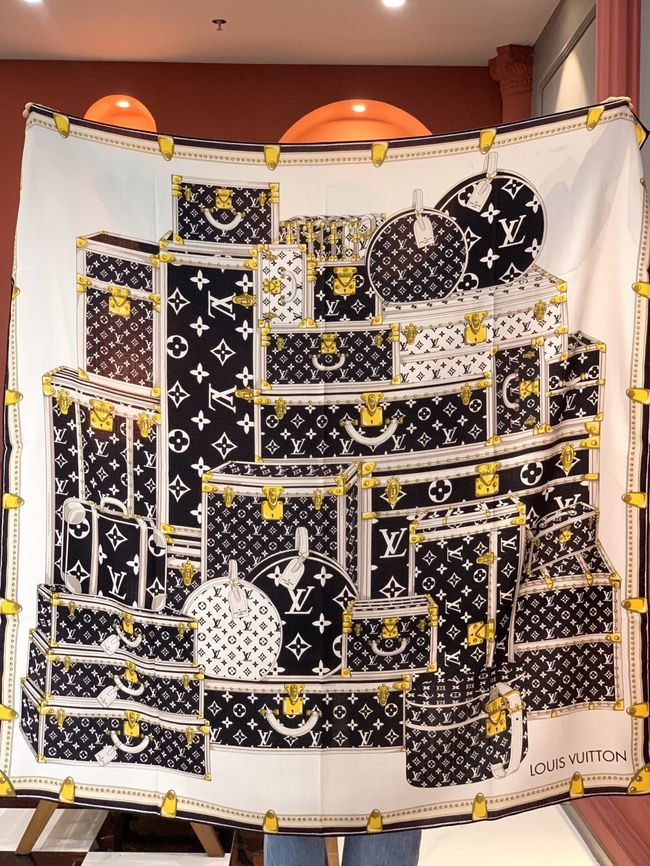 Louis Vuitton Monogram Shine Shawl M98771-2