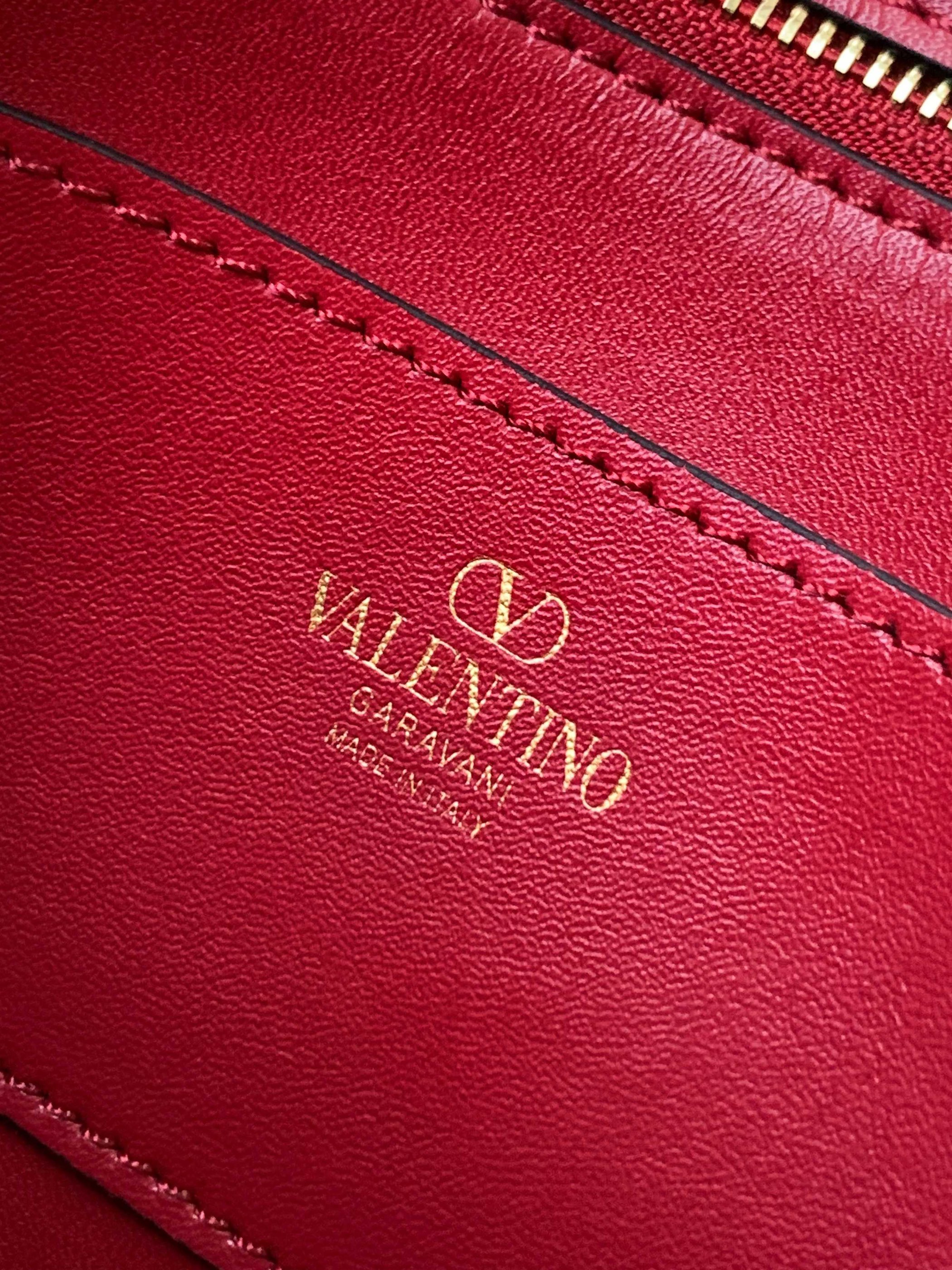 VALENTINO GARAVANI VAIN Original Leather Crocodile Embossed V50230 Burgundy