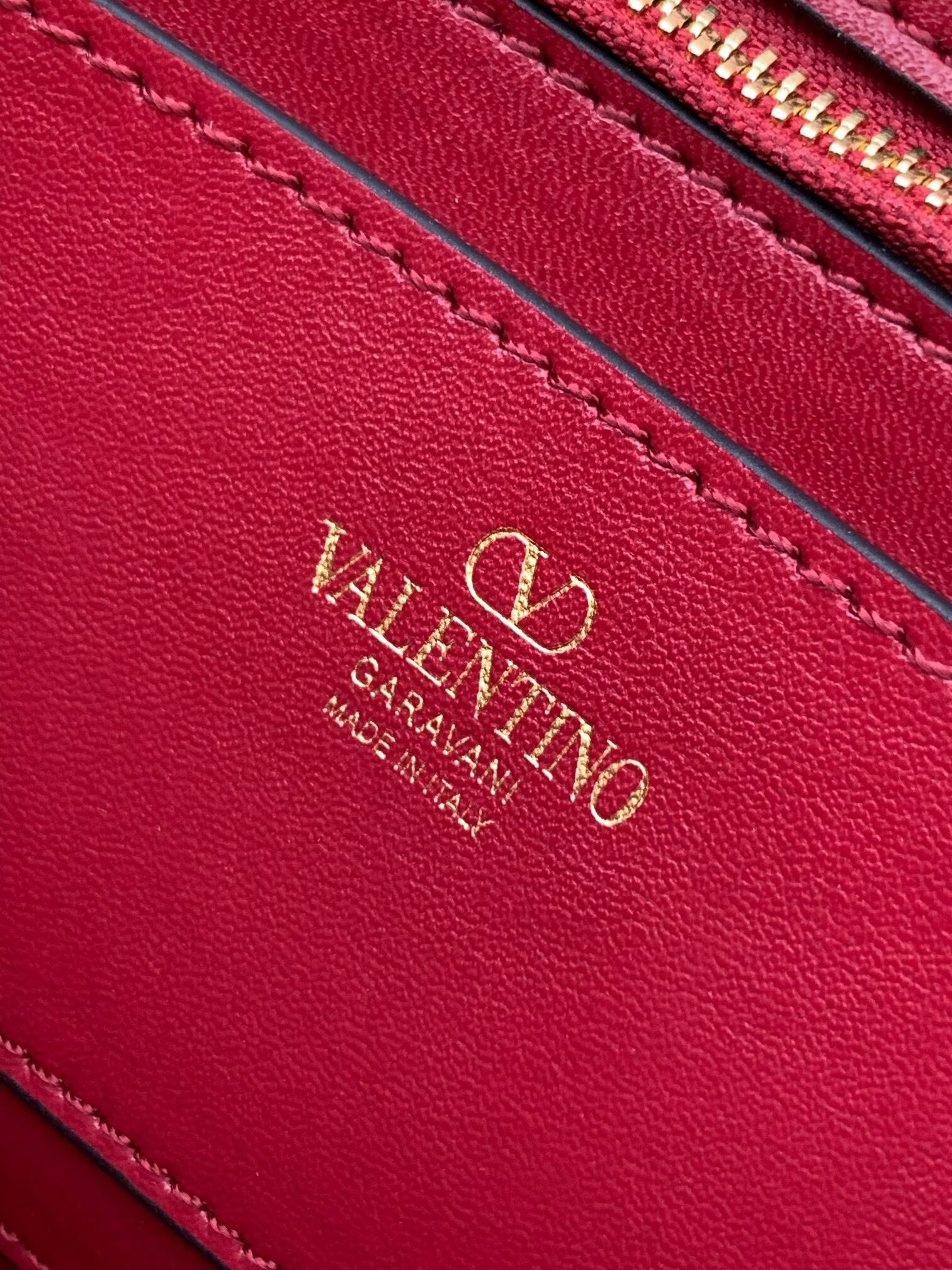 VALENTINO GARAVANI VAIN Original Leather Crocodile Embossed V50231 Burgundy