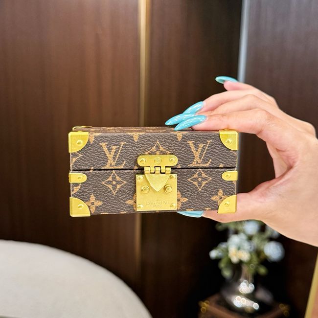 Louis Vuitton Lipstick packet M01190-2 Louis Vuitton Lipstick packet M01190-2