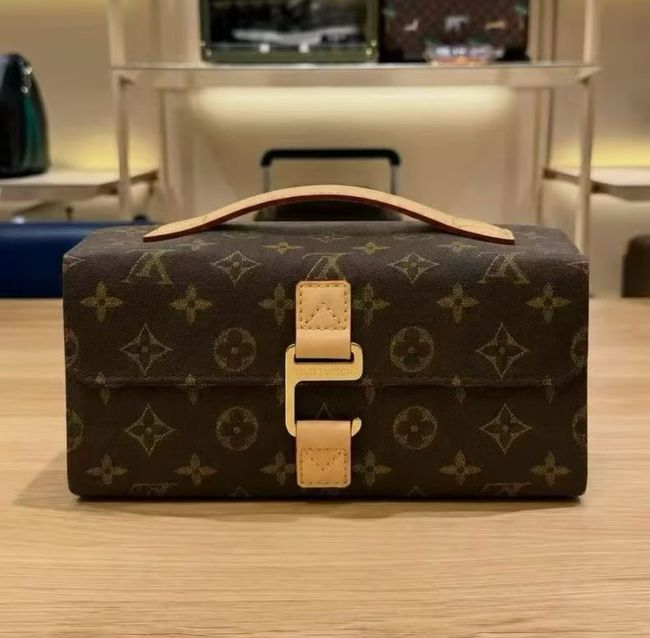 Louis Vuitton Hanging Toiletry Bag M2A500 Louis Vuitton Hanging Toiletry Bag M2A500