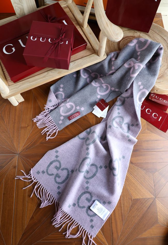 Gucci Reversible Cashmere scarf 777067-2
