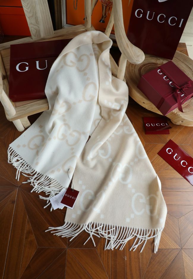 Gucci Reversible Cashmere scarf 777067-3